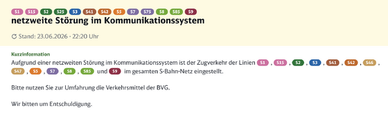 Textanzeige mit Informationen zu einer netzweiten Störung im Kommunikationssystem und der Einstellung des Zugverkehrs der S-Bahn-Linien S1, S15, S2, S3, S41, S42, S46, S47, S8, S85 und S9 sowie einer Bitte um Entschuldigung