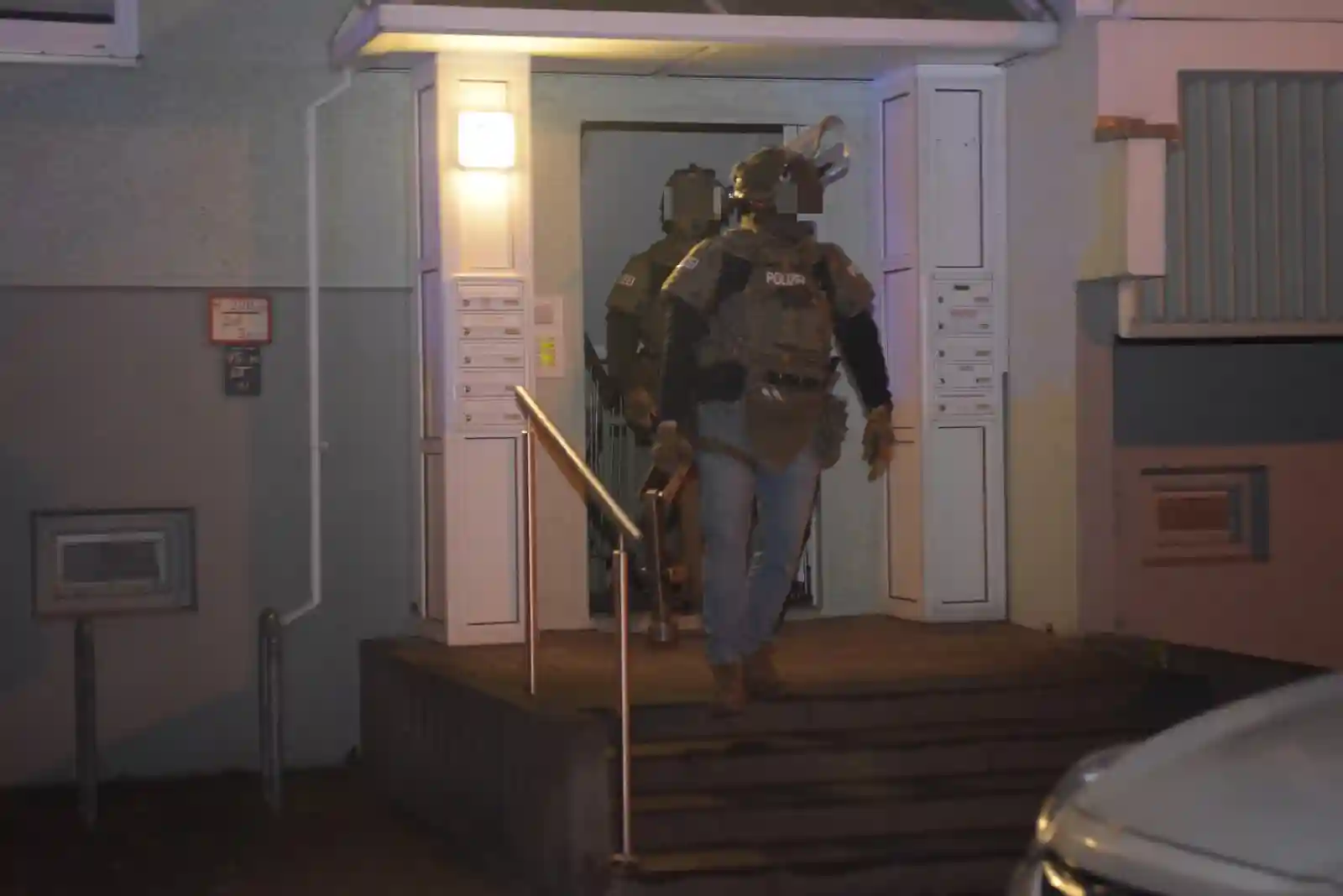 Bewaffnete Bedrohung in Hellersdorf: SEK überwältigt alkoholisierten Mieter